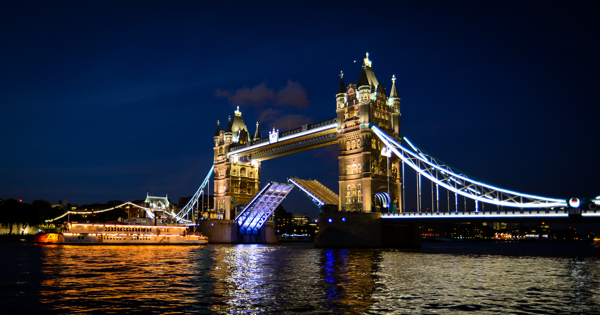 Tower Bridge  Bascule Bridge In London