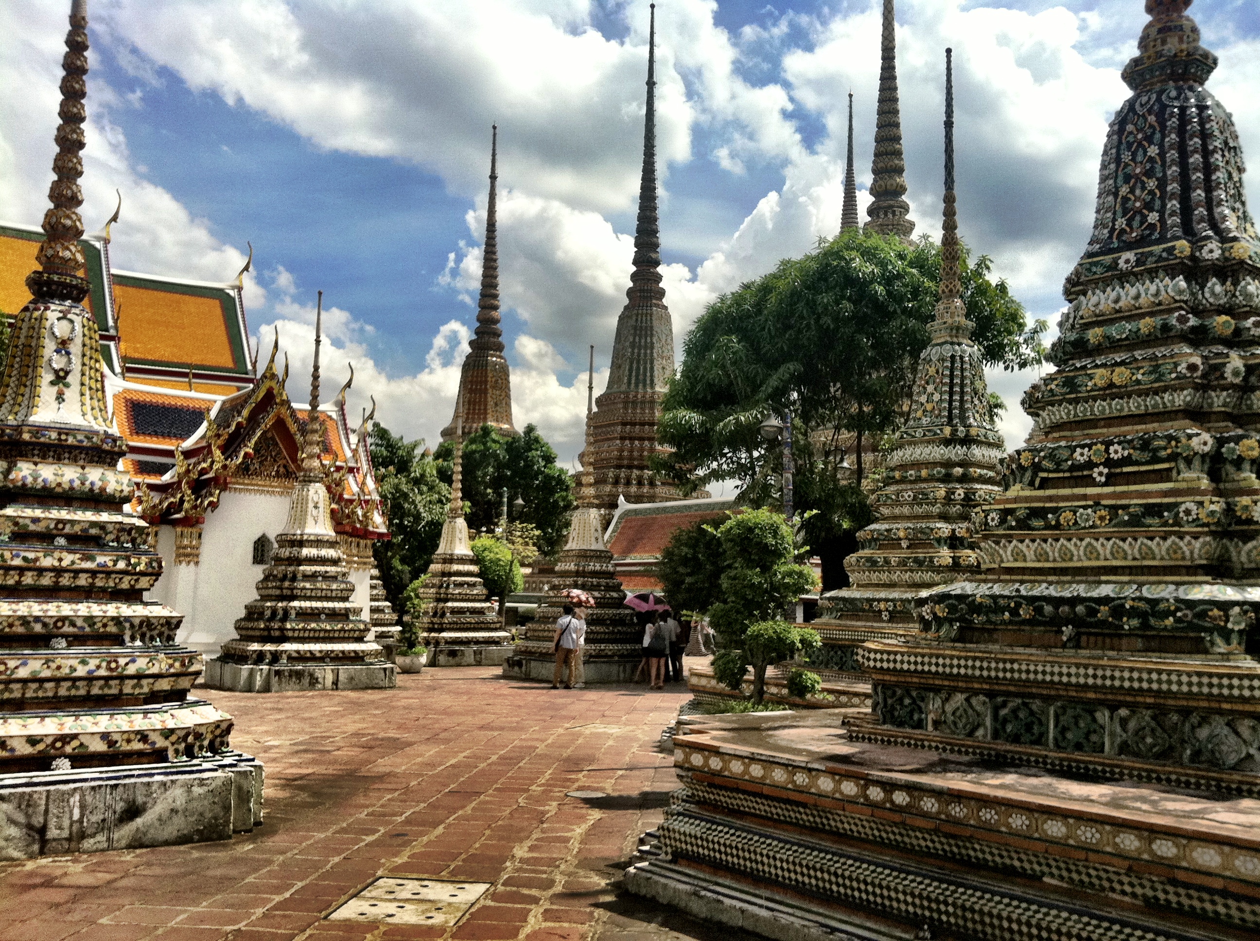 Wat pho. Ват Пхо Бангкок. Храм ват-Пхо в Бангкоке, Таиланд. Буддийский храм в Тайланде храм ват Пхо. Храмовый комплекс лежащего Будды ват по wat pho.